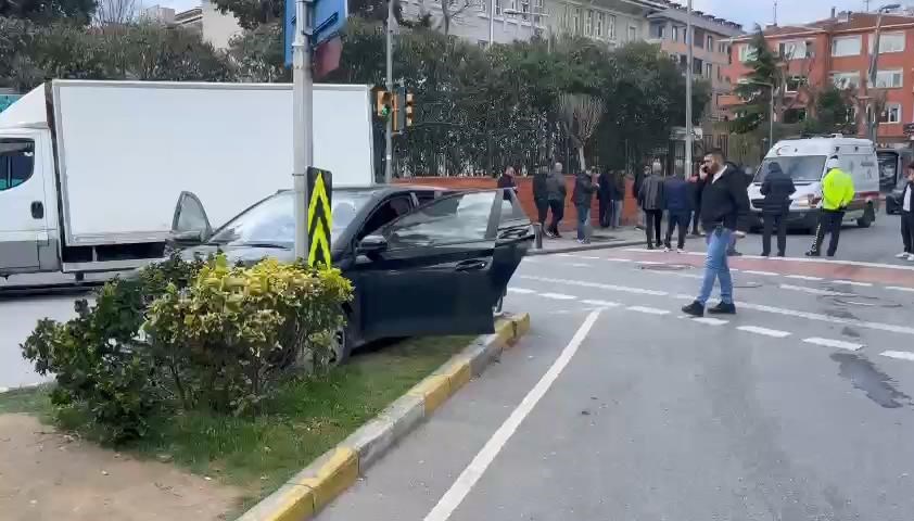 istanbulda arabaya silahli atak bir meyyit bir yarali hVY2kbvD