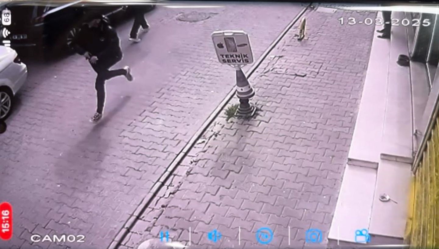 İstanbul'da Silahlı Saldırı: Hedef Bacak oldu 71 istanbulda silahli taarruz bacagindan vurdular e8l3lvmS