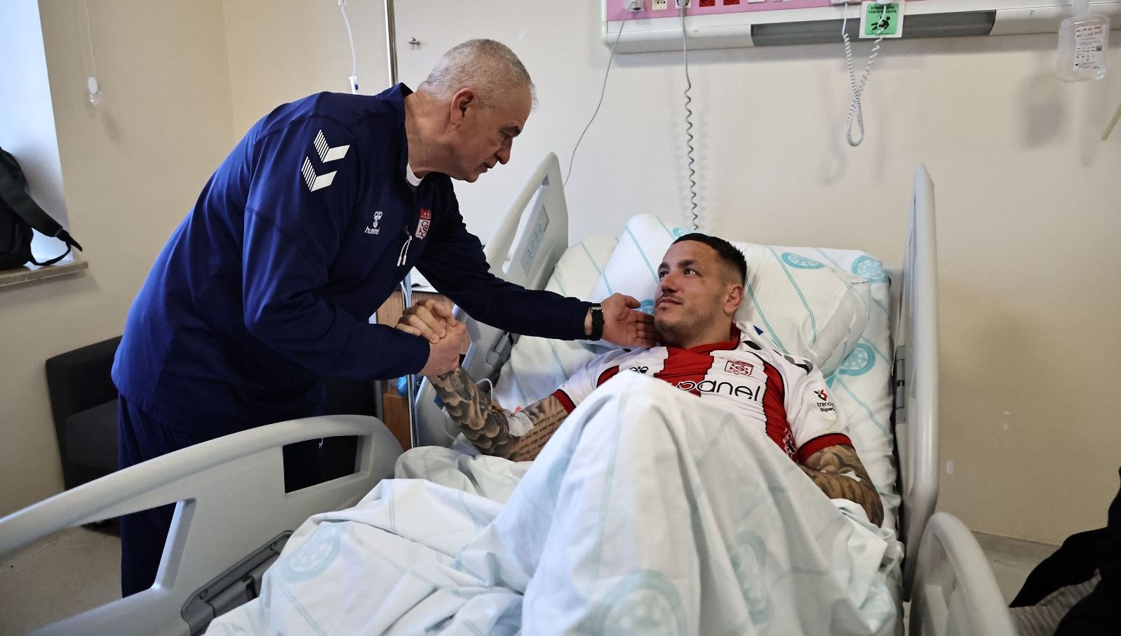 istek calimbaydanrej manaja ziyaret geceyi hastanede gecirecek 5yTA1N7k