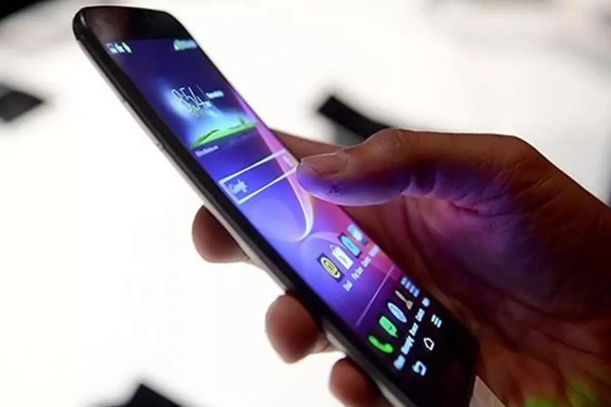 İsveç Okulları Akıllı Telefonlara Savaş Açtı: Yasak Geliyor! 71 isvecte okullarda akilli telefonlarin yasaklanmasi karari alindi 9rFW6cVC