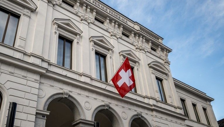 İsviçreli Politikacıya Çocuklara Su Tabancası Aldığı İçin Ceza Şoku 71 isvicrede bir siyasetciye su tabancasi cezasi cocuklara hediyealmis 74RDwqWP