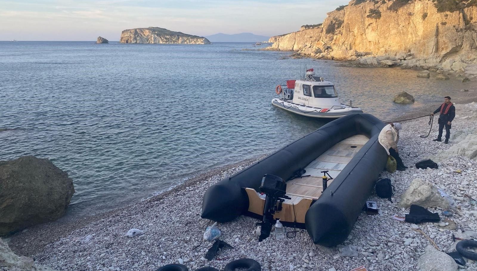 izmirde 38 sistemsiz gocmen yakalandi ITdNlyfd