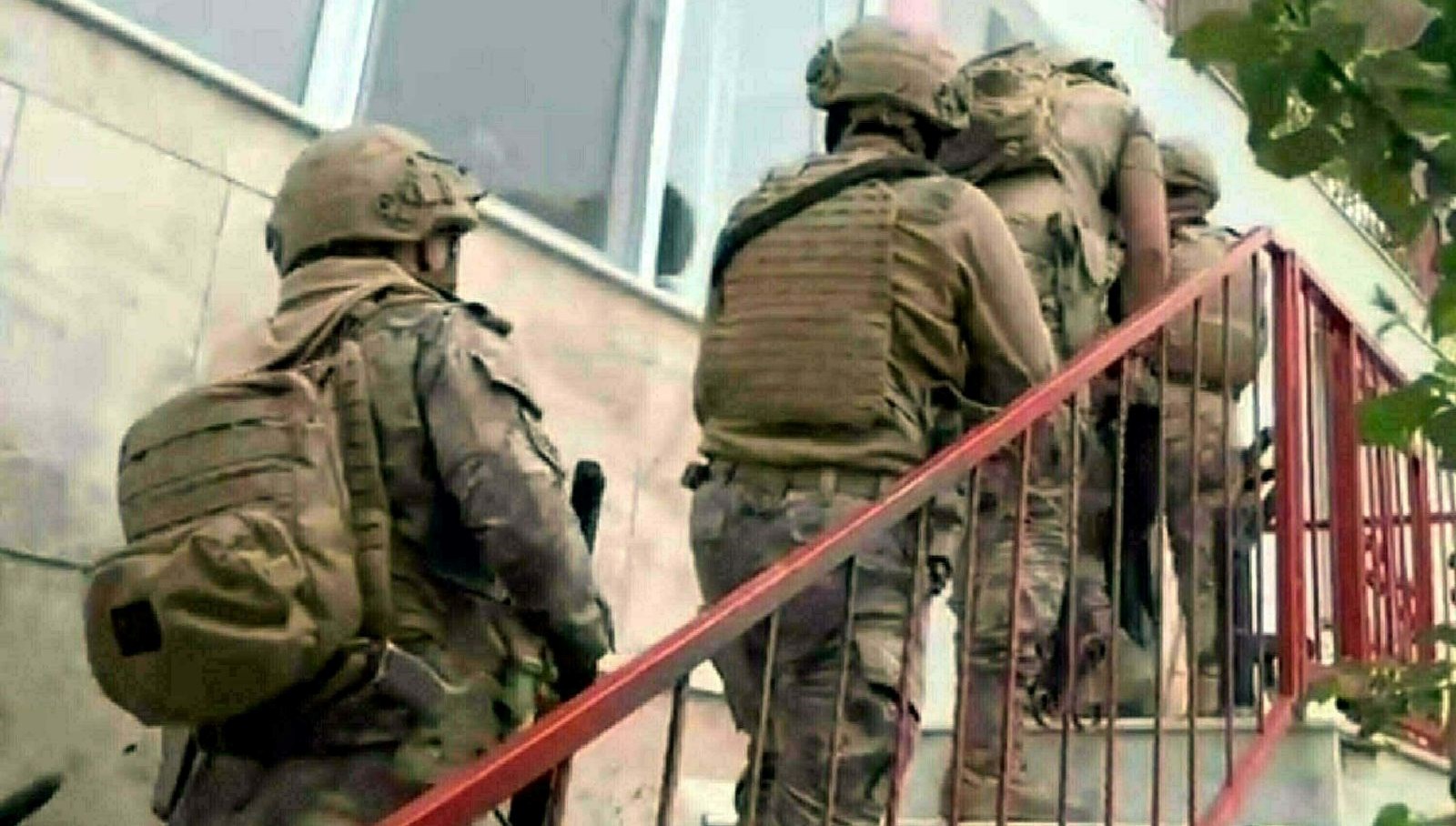 izmirde fetopdyye operasyon 9 gozalti iCJRY5PS