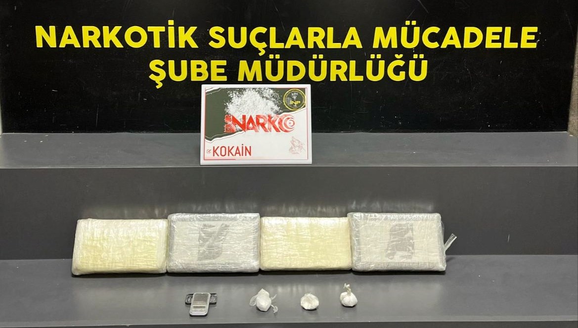 İzmir'de Narkotik Baskını: Şafak Operasyonuyla Zehir Tacirlerine Darbe 71 izmirde uyusturucu operasyonu OL6AYlXs