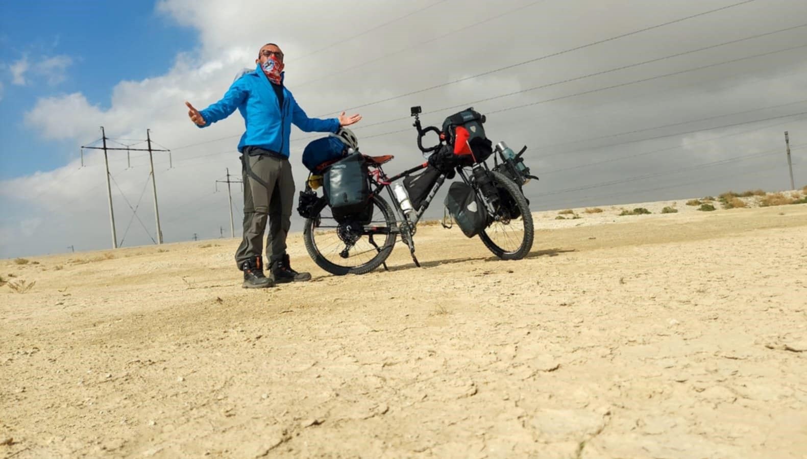 izmirli 42 yasindaki bisikletli gezgin dunyayi dolasiyor anilarini kitaplastirdi TuKYaVak