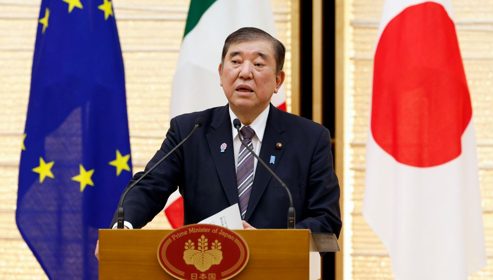 Japonya başbakanı milletvekillerine armağan çeki dağıttı, ülke karıştı: "Parasını kendim ödedim" 71 japonya basbakani milletvekillerine armagan ceki dagitti ulke karisti parasini kendim odedim 3gYbu5CW