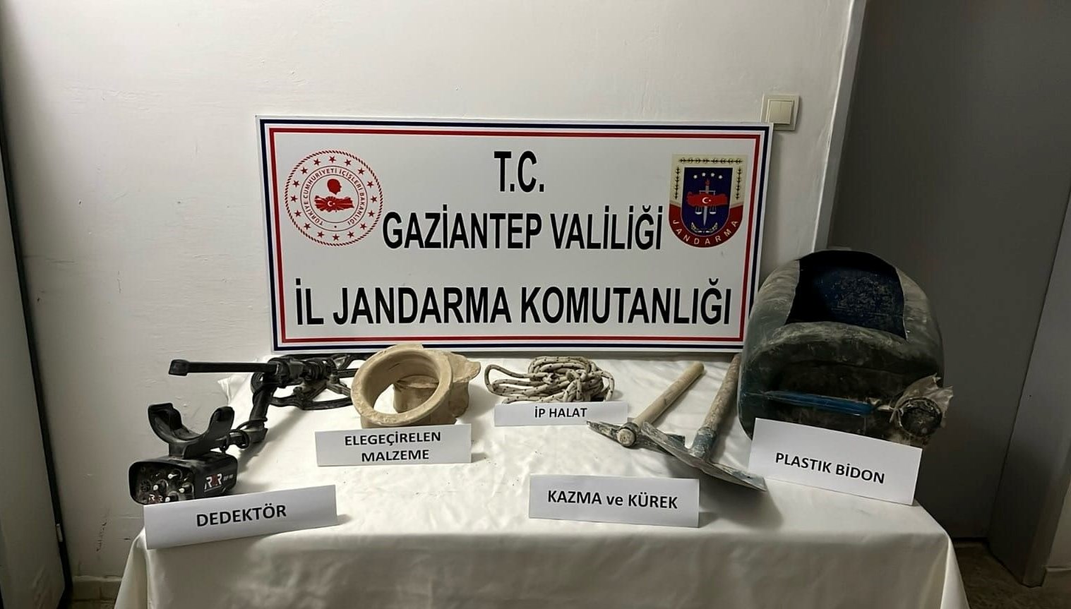 Kaçak Hafriyat Operasyonu: Suçüstü İki Gözaltı 71 kacak hafriyata sucustu 2 kisi yakalandi A4qSPqLR
