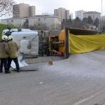 kadikoyde hafriyat kamyonu devrildi dxFdUxnx