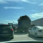 kamyonun sistemsiz yuku trafigi tehlikeye soktu jZkeHWlG