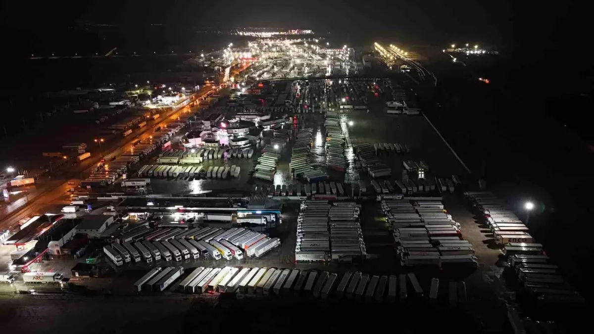 kapikulede tir soforlerinin ramazan iftari CL1sqyw9