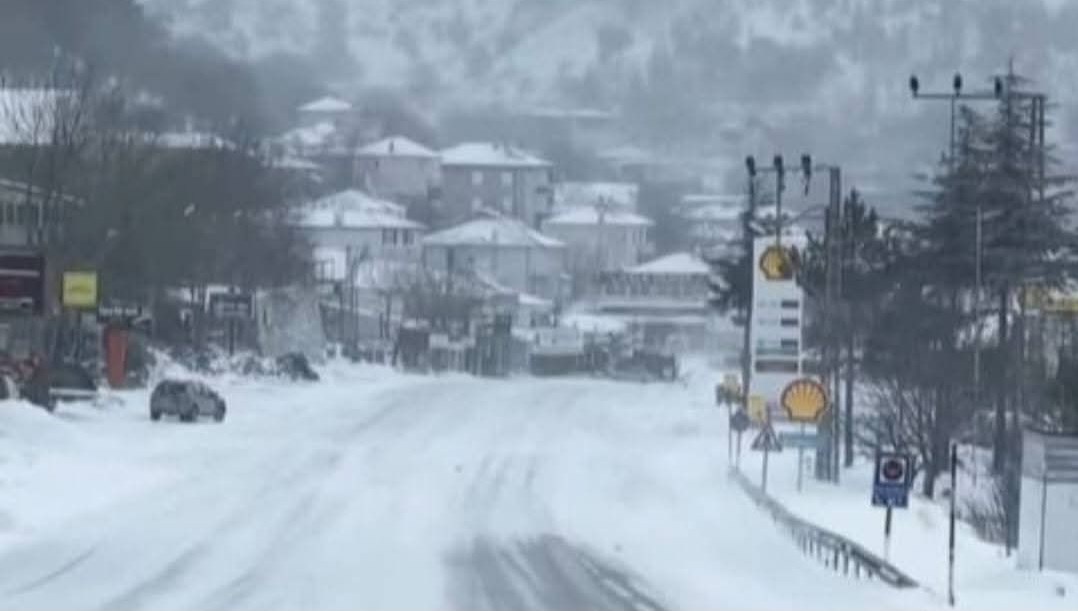 Sertavul Geçidi'nde Kardan Körlük: Geçit Kapandı! 71 kar tipi ve sis sertavul gecidi ulasima kapandi cwsWyKwu