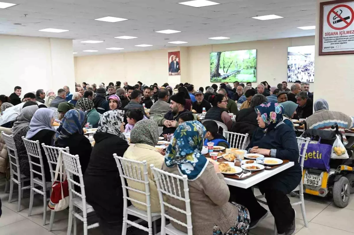 karacabeyde halk iftarlari ramazan ruhunu yasatiyor dtQHWQJP