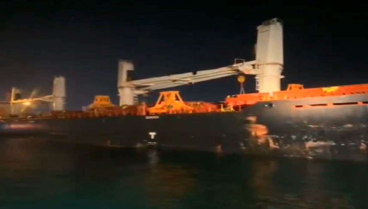 karaya oturan yuk gemisi kurtarildi YcT7PnaN