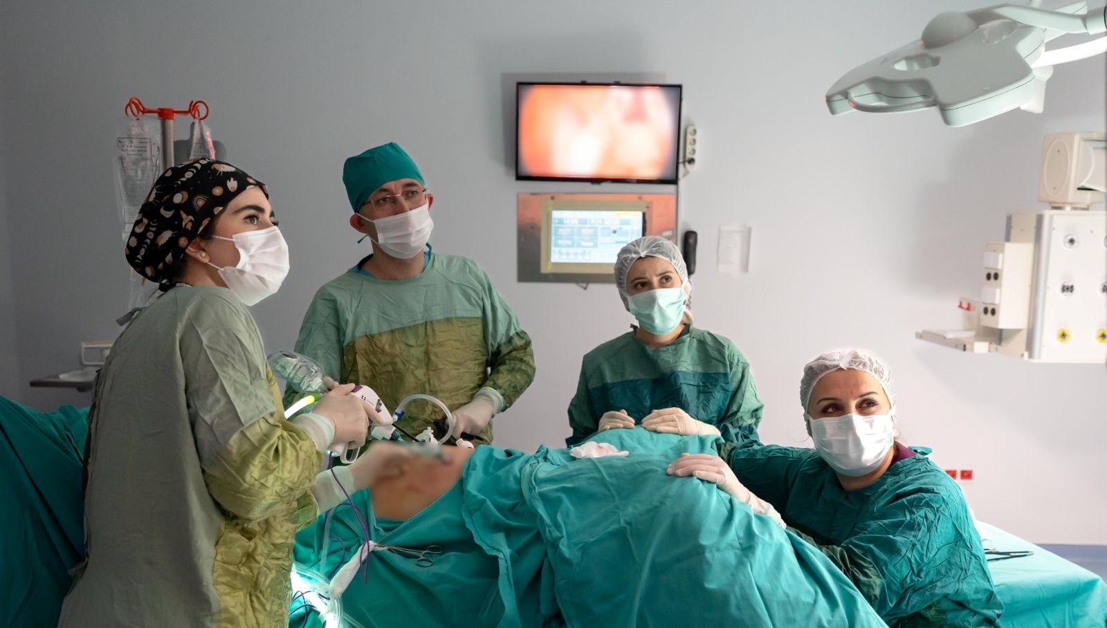 karin agrisiyla gittigi hastanede karnindan cikti 7 kilogram yukunde H4b5YquM