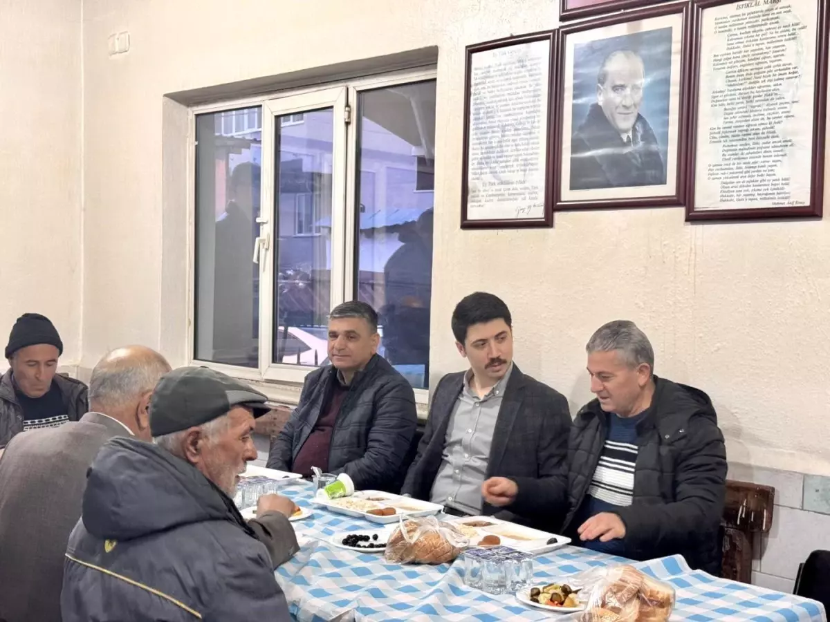 kaymakam kahraman iftarda koylulerle bir ortaya geldi eAXpYCLl