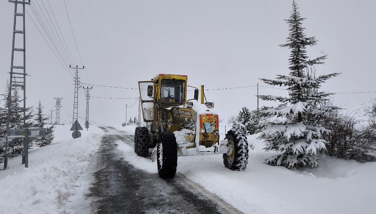 kayseride kardan kapanan yollar aciliyor
