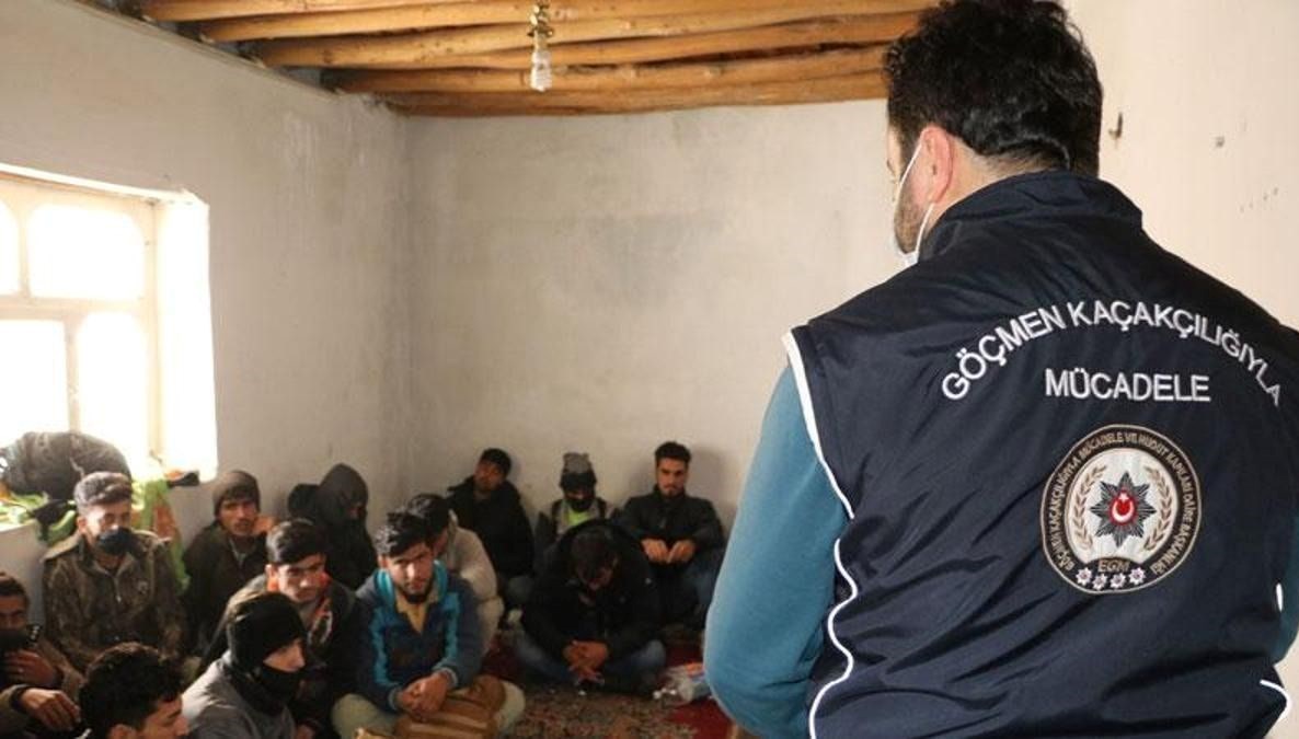 Kırklareli'nde Belgesiz 12 Göçmen Yakalandı 71 kirklarelinde 12 sistemsiz gocmen yakalandi OyQNInzg