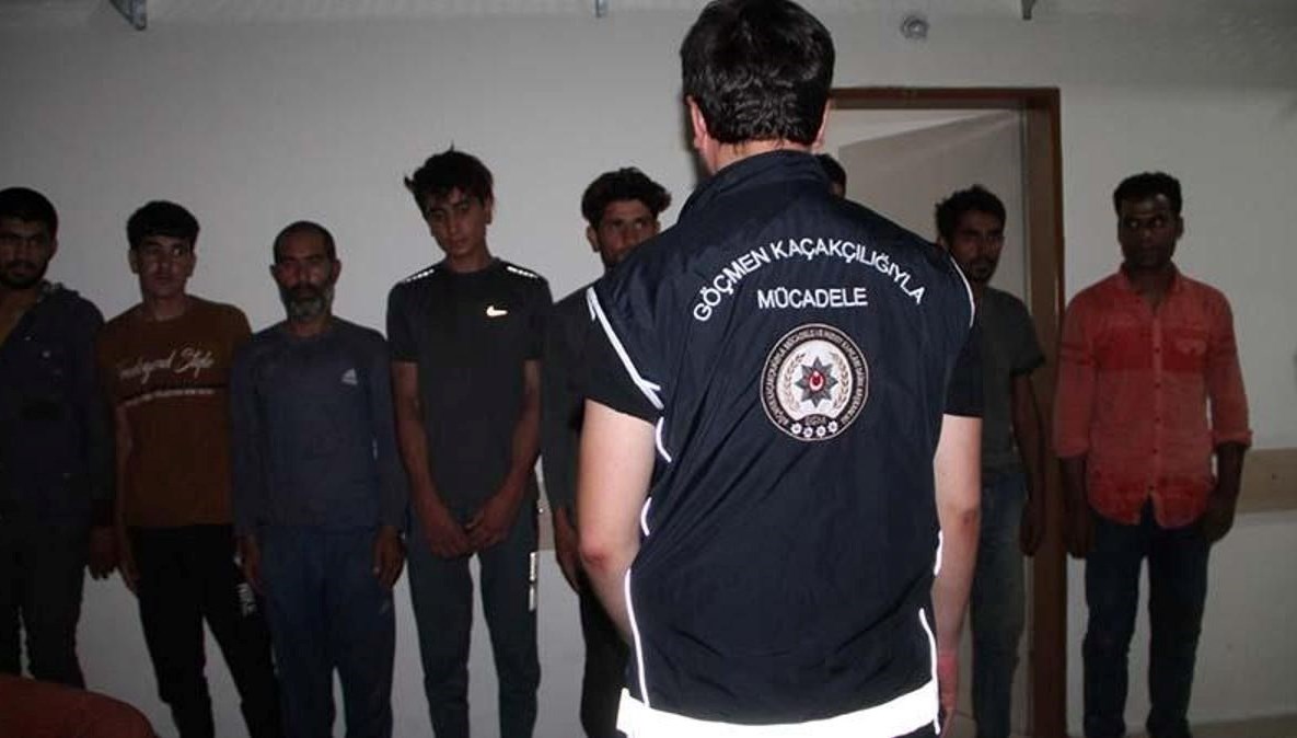 Kırklareli'nde Düzensiz Göçmen Operasyonu: 17 Kişi Yakalandı 71 kirklarelinde 17 sistemsiz gocmen yakalandi aWauOzl9