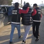 kirmizi bultenle araniyordu izmirde yakalandi V5KyMKCr