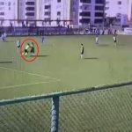 kirmizi kart gordu hakeme yumruk atti lZ75HkBy