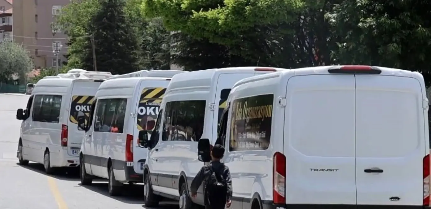 Kırşehir Belediyesi'nden Servis Plakası İptallerine Şaşırtan Dönüş 71 kirsehir belediyesinden iptal edilen servis plakalari icin geri adim 7YdFBpOU