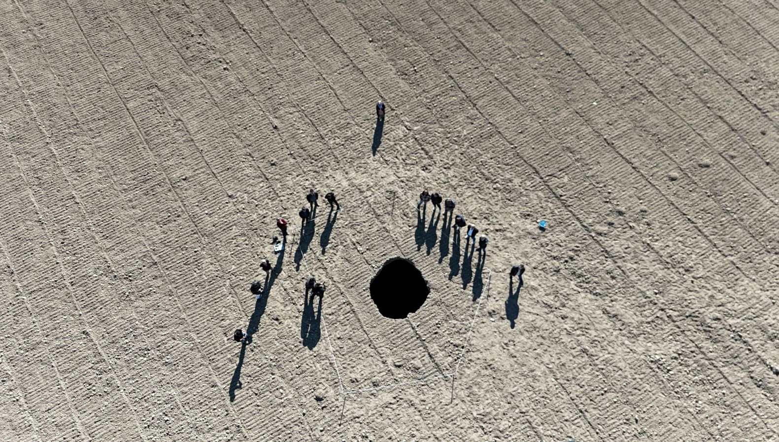 konyanin akabinde sira karamanda bu obruk cok urpertici