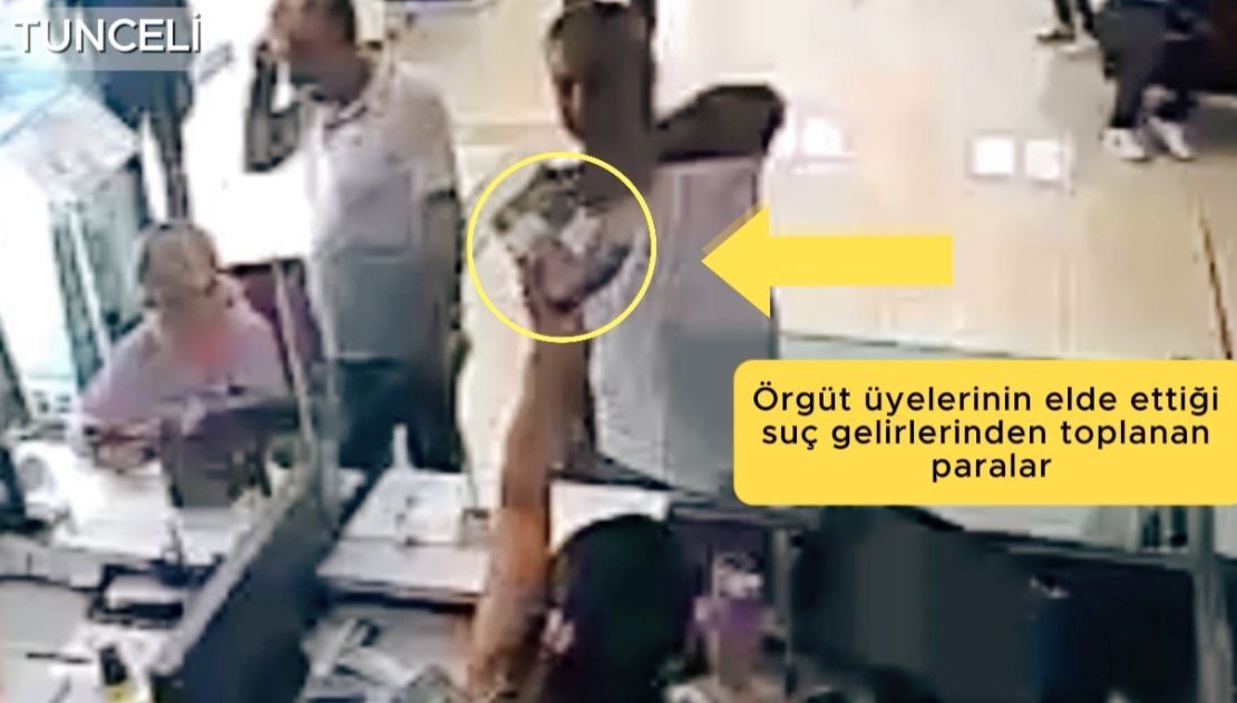 Papaz Kılığına Giren Dolandırıcılar Köylüyü Sahte Define Haritasıyla Milyonluk Vurgun Yaptı! 71 koyluyu papaz carpti uydurma define haritasiyla 50 milyon lira dolandirdilar