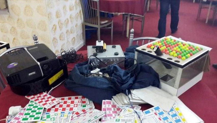 Kumar Baskını: Yakalanan Oyunculara Ağır Para Cezası! 71 kumar oynarken yakalanan suphelilere binlerce lira ceza W4XRgNuQ