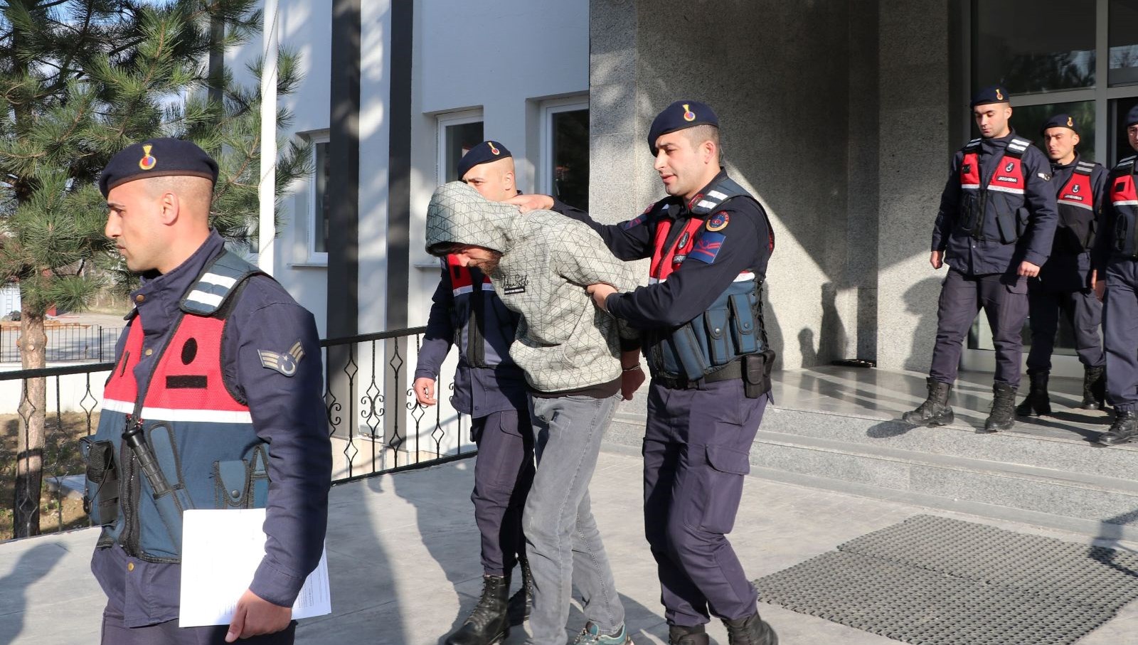 Kütahya'da "Yamaç" Operasyonu! 6 Üyede Hangi Hapis Kapısı Açılıyor?✨ 71 kutahyada hata orgutu operasyonu 6 kuskulu yakalandi gCzGr2tG