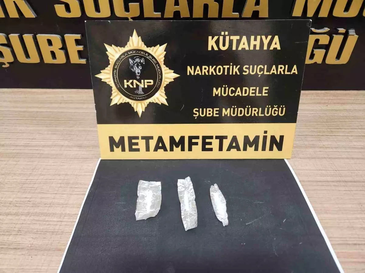 Kütahya'da Narkotik Ağlara Operasyon: Şafak Baskınları ve Gözaltılar 71 kutahyada uyusturucu ticareti sorusturmasi YFUY3ZQy