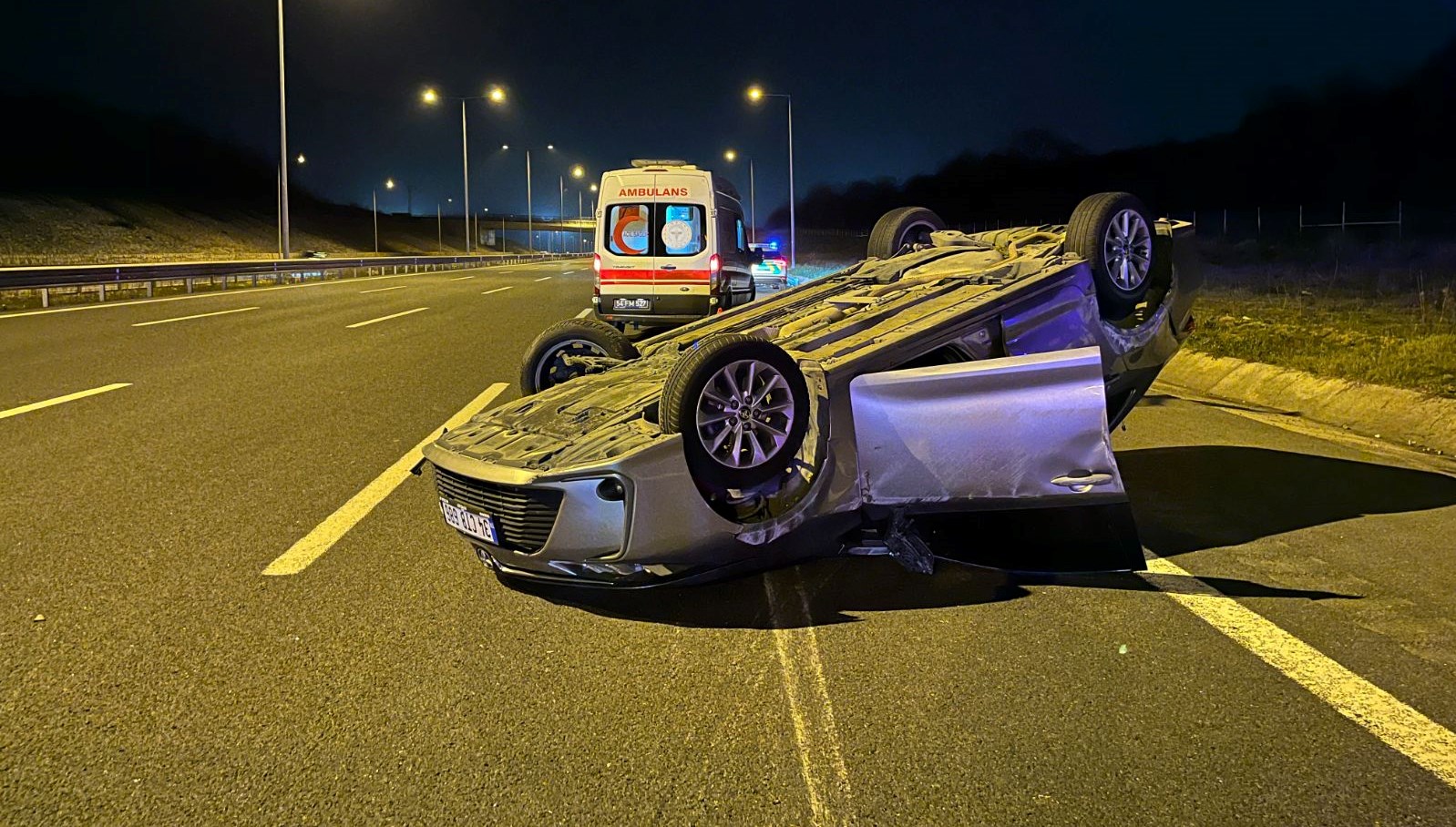 kuzey marmara otoyolunda iki araba carpisti yaralilar var R43PBU9l