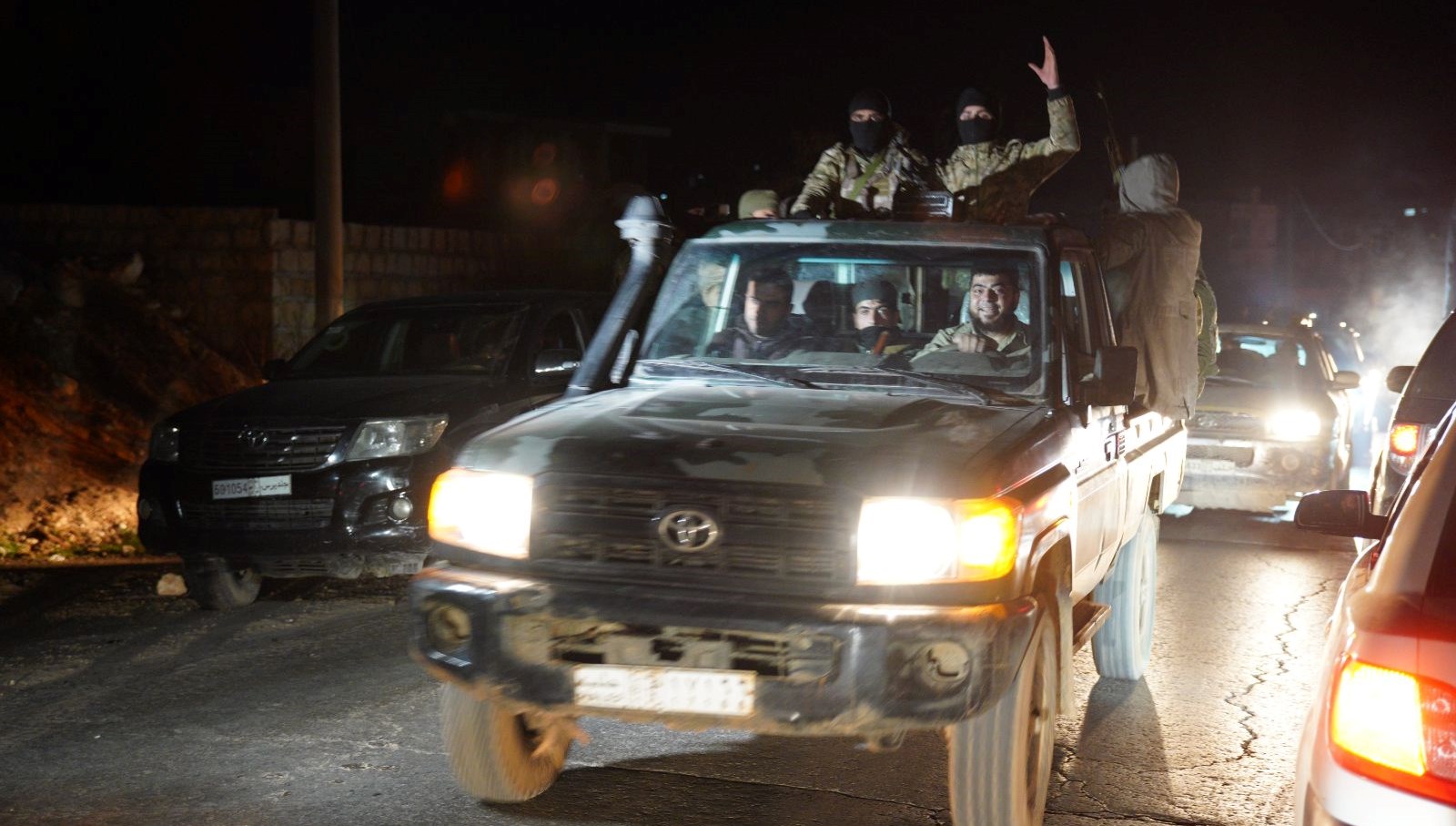 lazkiyede devrik rejim ogelerine operasyon11 guvenlik vazifelisi oldu rejiministihbarat sefi yakalandi hBpTSIpR