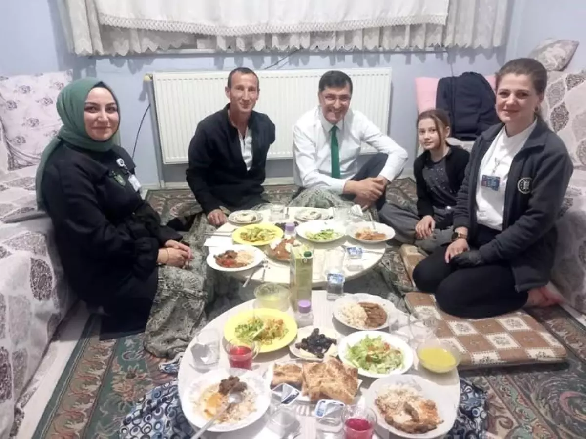 lider kahveci ramazan iftarinda vatandaslarla bulustu Fk6I27Bg