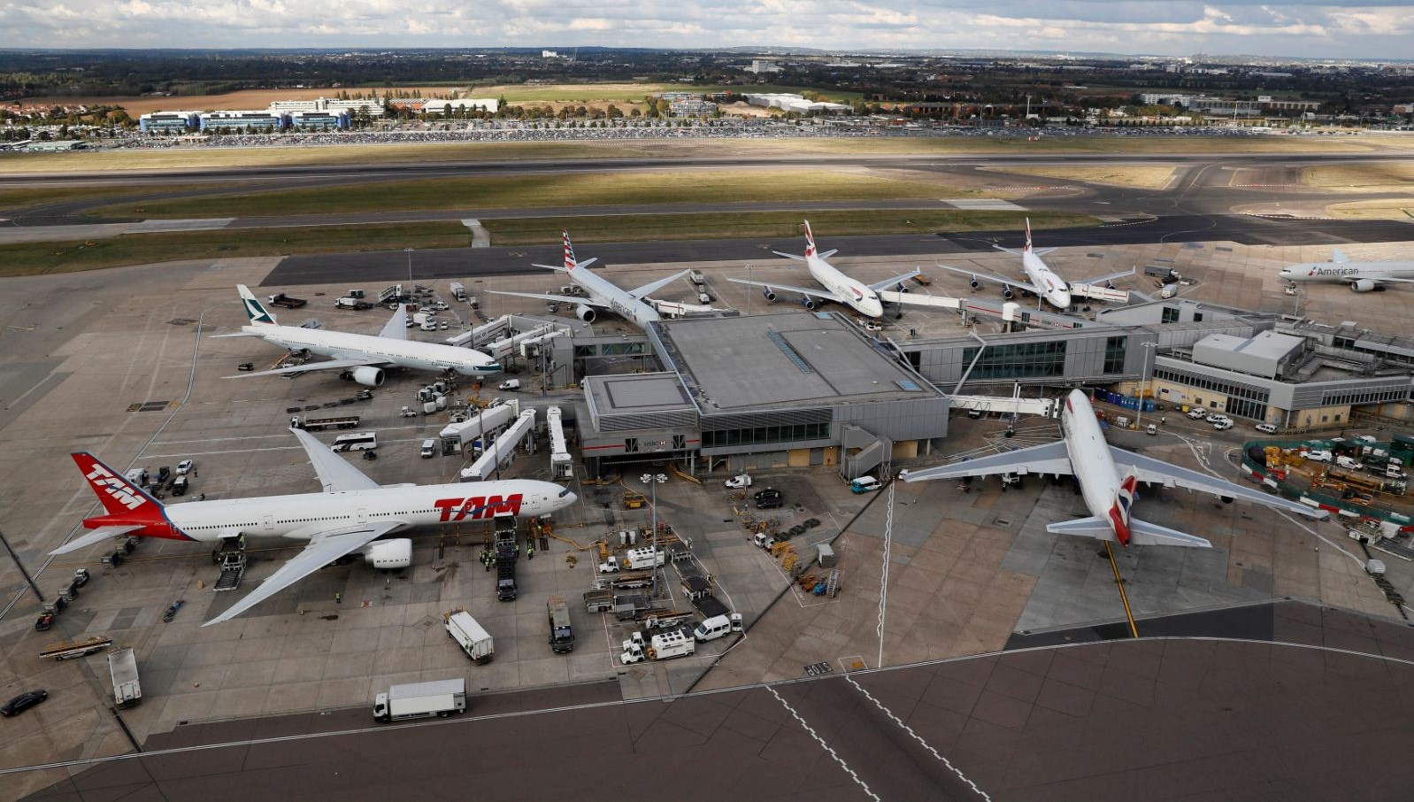 londra havalimaninda elektrik kesintisi butun ucuslar iptal edildi cDX3uTqk