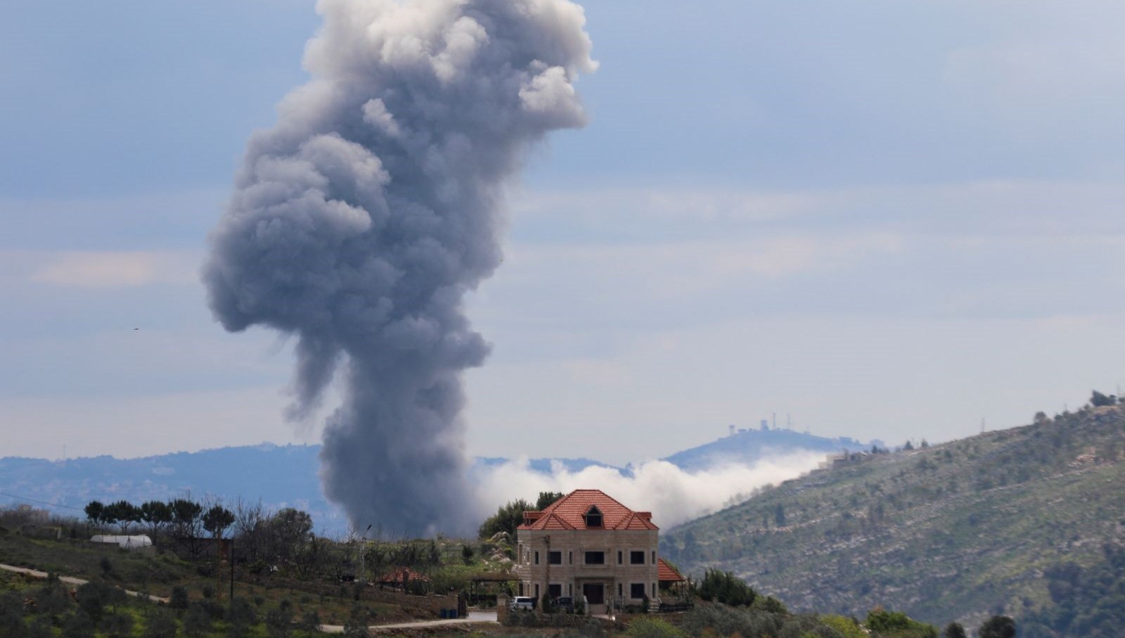 lubnandan israile fuze saldirisi israil 2 kisiyi oldurdu Tsbtvkks