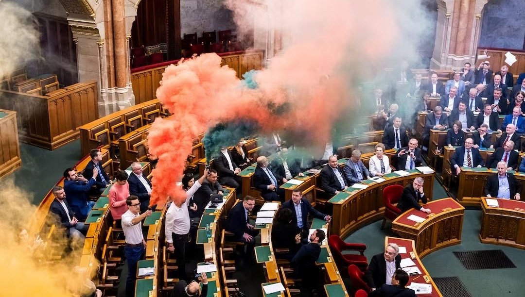 macaristanda lgbti tersi yasa kabul edildi yuruyuslere katilanlar yapay zekayla tespit edilecek IsHVJM1z