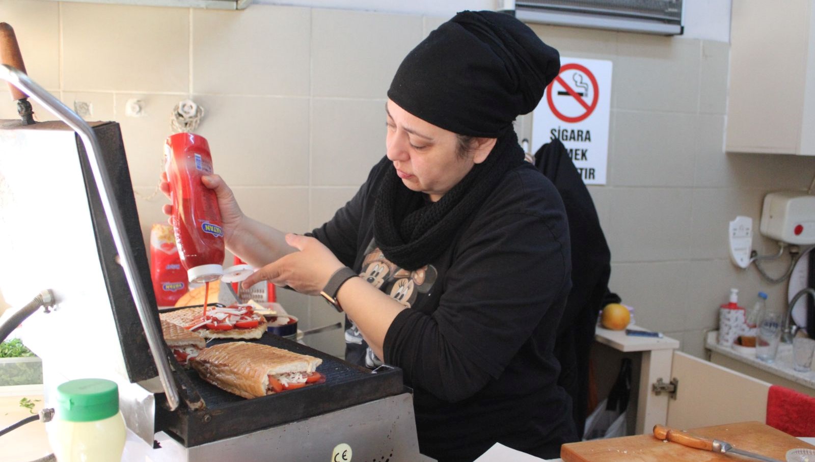 mahallenin seher ablasi 11 yildir esinin en buyuk destekcisi Jtcyjybh