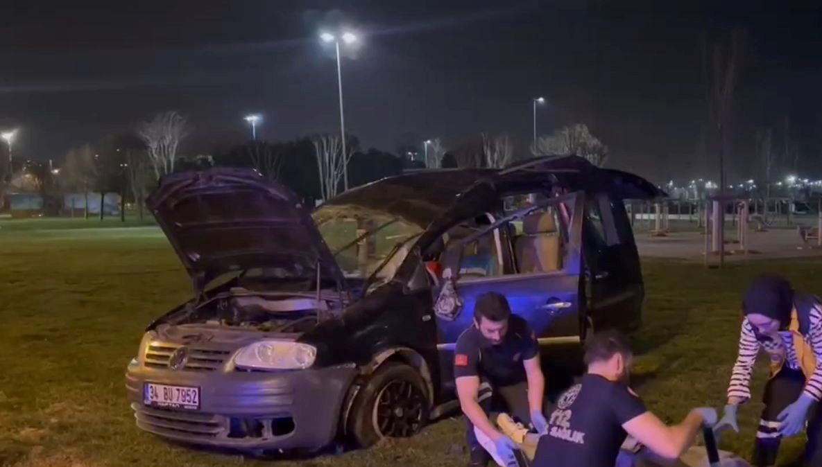 Maltepe'de Hafif Ticari Araç Faciası: Takla Atan Araçtan Yaralılar Çıktı 71 maltepede hafif ticari arac takla atti yaralilar var rd4zu71y
