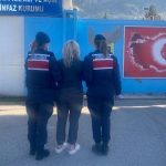 manisada uyusturucu operasyonu meskeninde uyusturucuyla yakalanan bayan tutuklandi C2w2hY2n