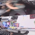 markette taarruz kasadaki cocugu yumruklayarak dovduler EDNX9WX4