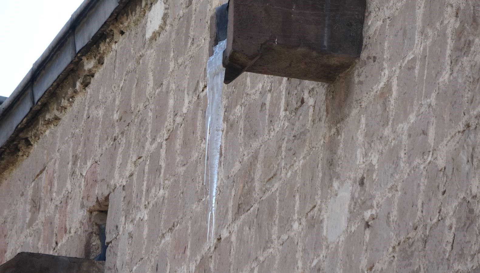 mart sonunda sibirya sogugu 2 metrelik buz sarkitlari olustu rNZVhRjC