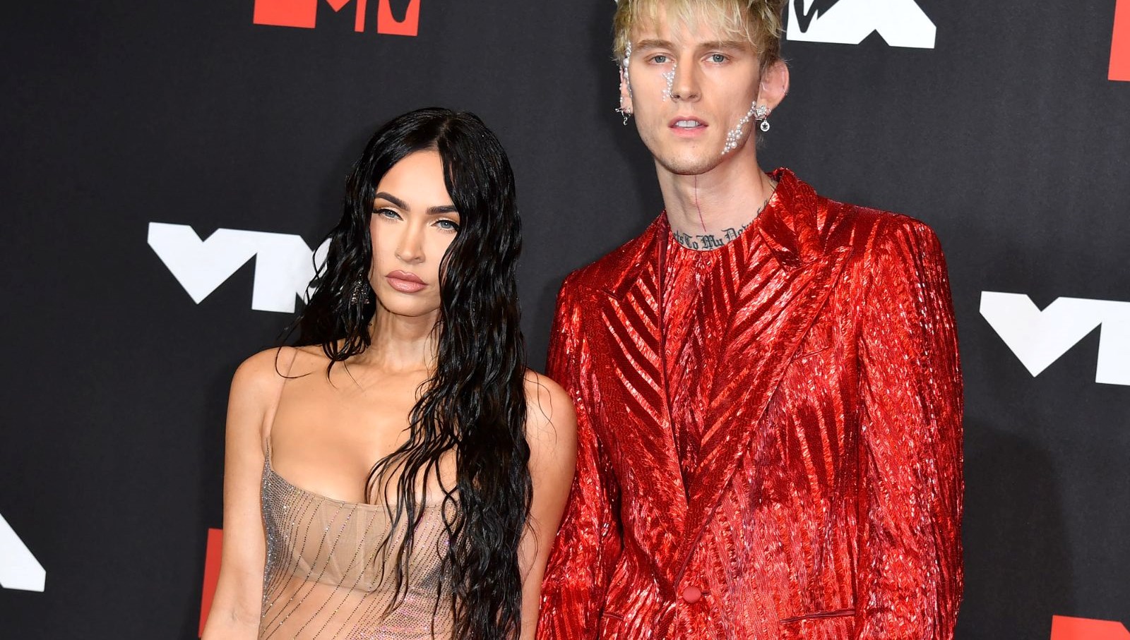 megan fox dorduncu kere anne oldu ABMbcRU4