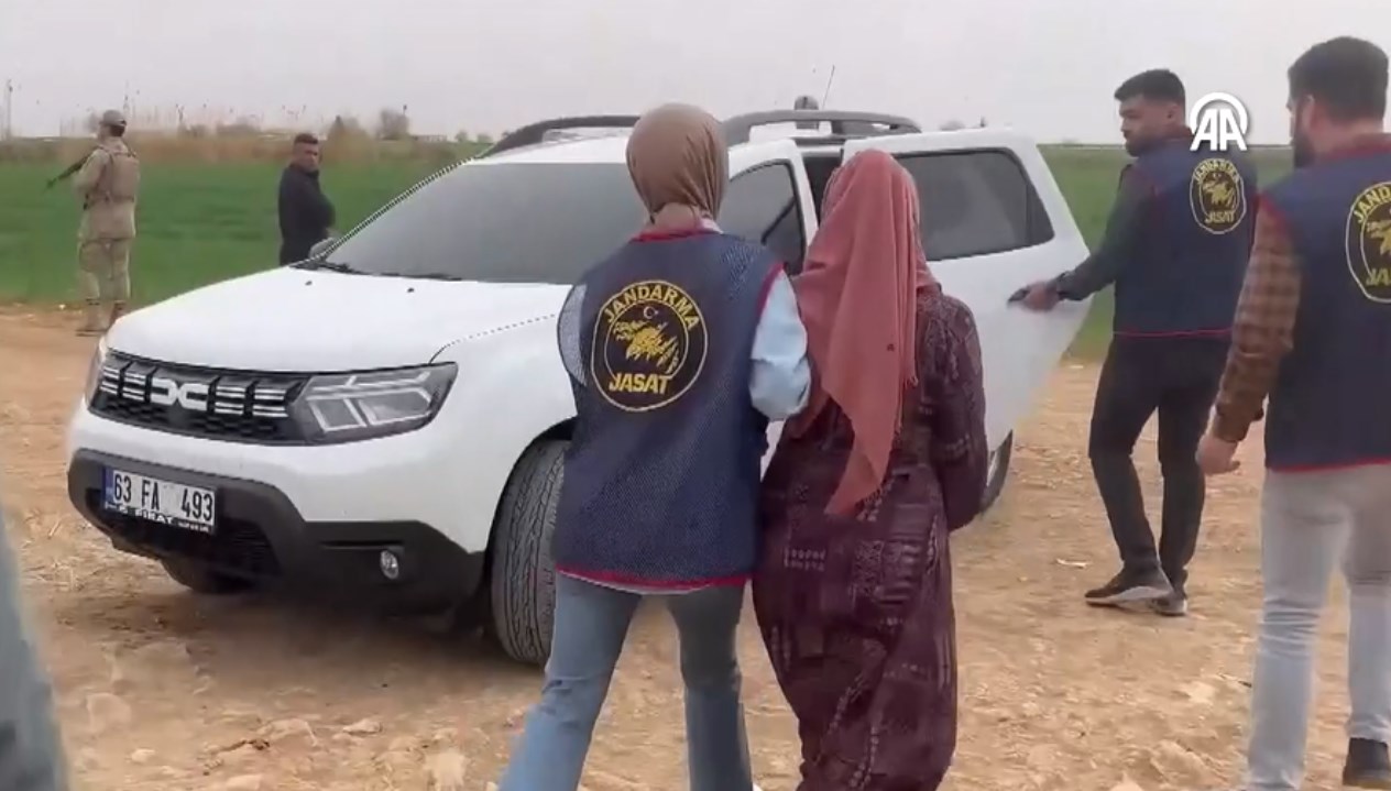 menfezdeki vahset bebegi birlikte oldurup atmislar UQEveEDw