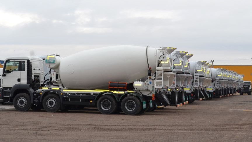 mersinde beton mikseri devrildi sofor yaralandi Ri3wTlIZ