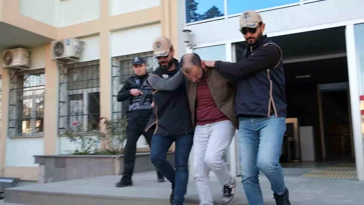 Cumhurbaşkanına Hakaret İddiasıyla Gözaltına Alınan Şahıs Mersin'de Tutuklandı 71 mersinde cumhurbaskanina hakaretten gozaltina alinan sahis tutuklandi aOeuhbkt