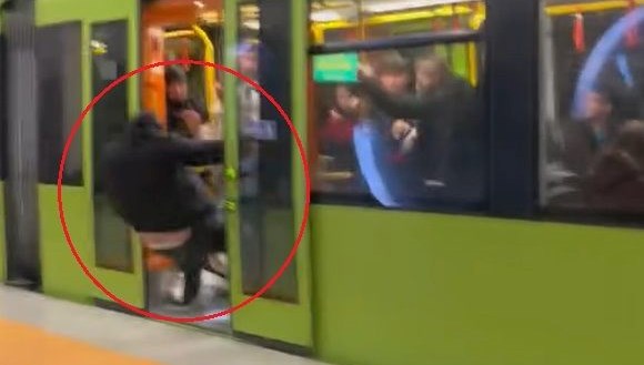 metroda hengame tekme tokat disari attilar sACLqXRD