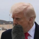 mikrofon trumpin agzina carpti muhabire karsit aykiri bakti bu gece televizyona cikti jJGQZvdd