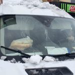 minibusun uzerine kar kutlesi dustu QAVSdIIp