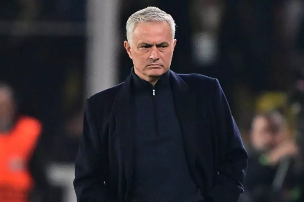 mourinhodan yenilgi sonrasi taraftarlari sikintidan cikartan kelamlar onlar da grup uzereydiler yFWz8Q8Z
