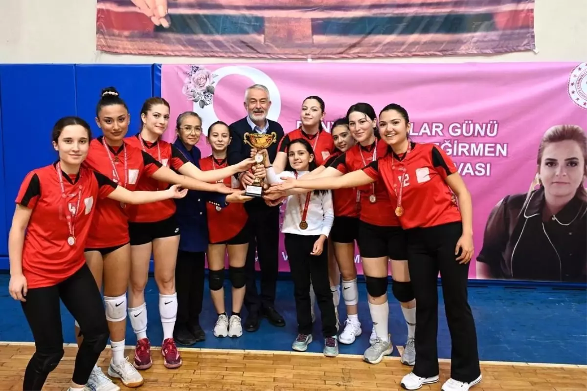 muruvvet basdegirmen voleybol turnuvasinda sampiyon parla ekibi oldu fTA97Pgr